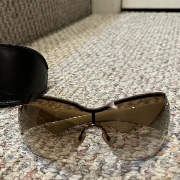 Beautiful Gucci brown gradient sunglasses with suede case and cloth! - Picture 2 of 12